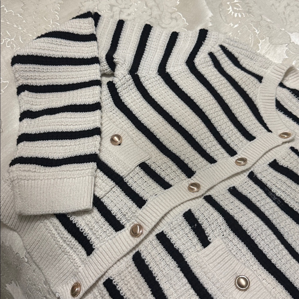 Abercrombie Kids Black and White Striped Cardigan - Picture 3 of 4